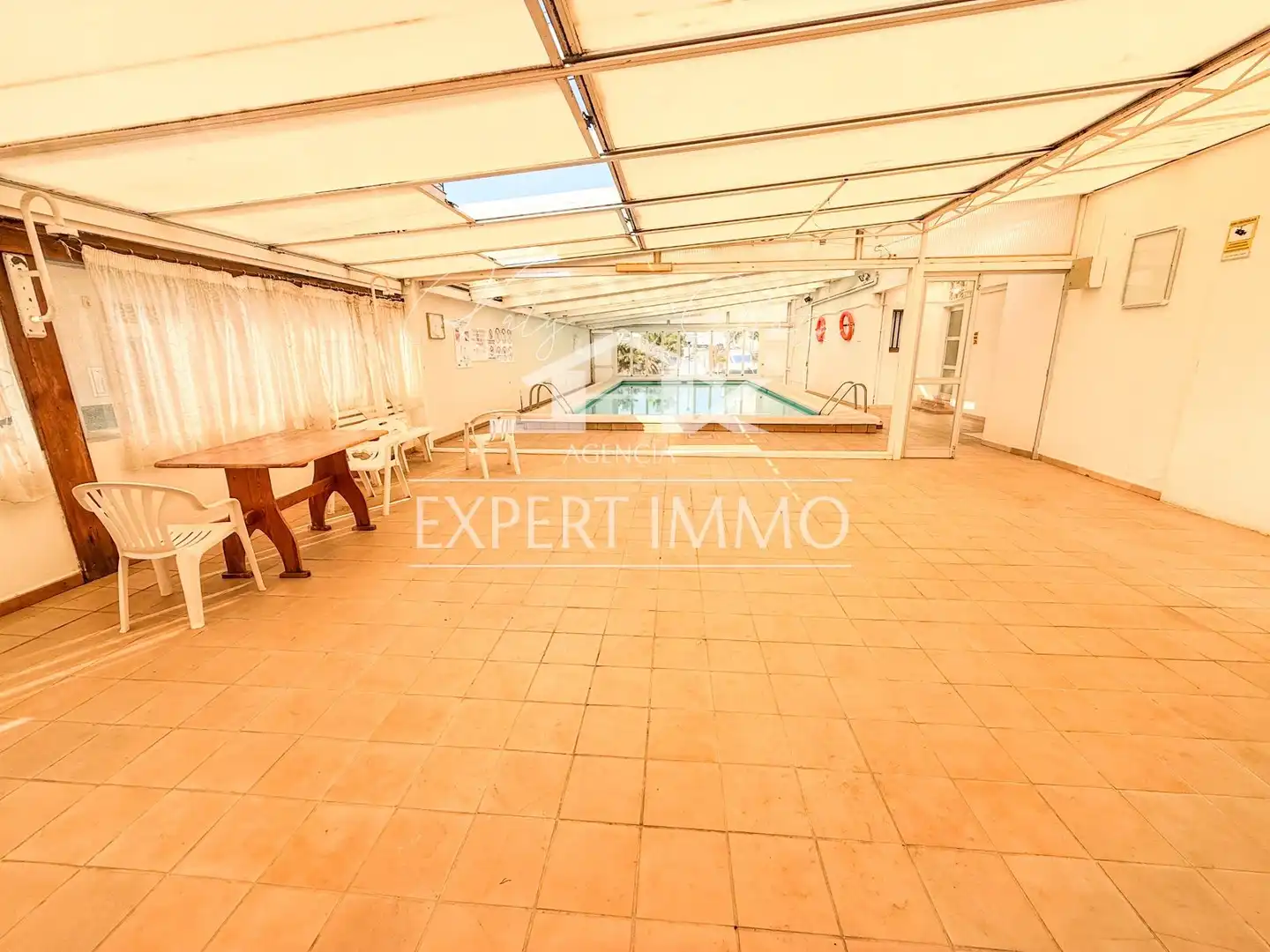 Piscina de Apartament en venda en Roses amb Aire condicionat, Calefacció i Terrassa