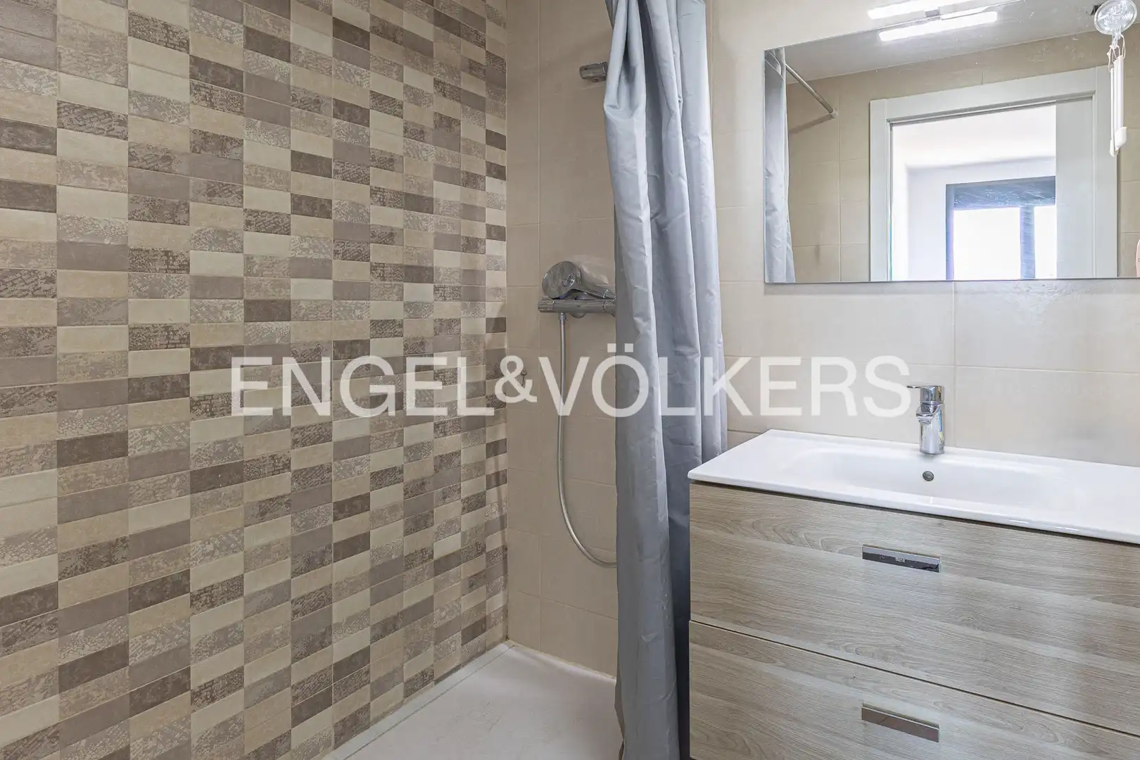 Bathroom of Flat for sale in Barcelona  with Air Conditioner, Heating and Parquet flooring