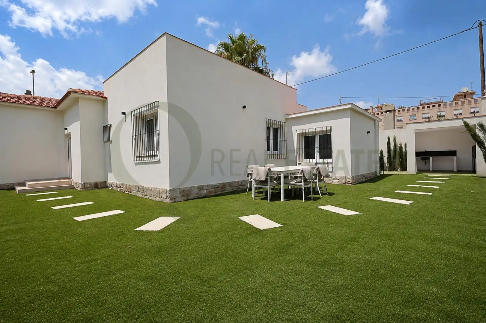 Vista exterior de Casa o xalet en venda en Sant Joan d'Alacant amb Aire condicionat, Jardí privat i Piscina