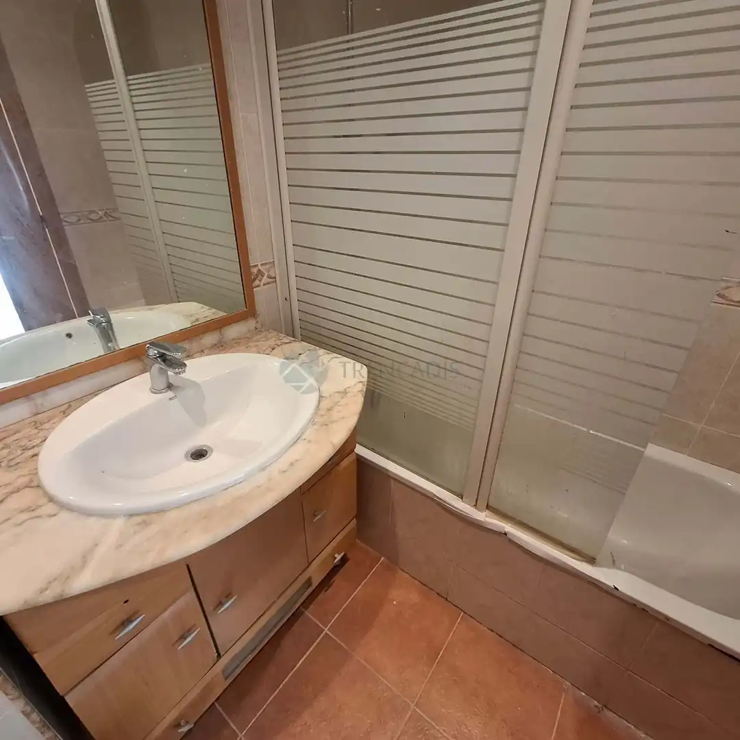 Baño de Piso en venta en Silla con Trastero