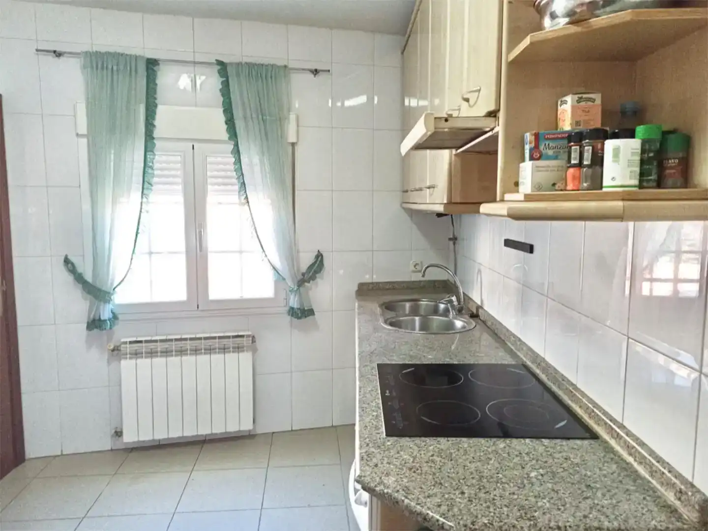 Cuina de Casa o xalet en venda en Cadalso amb Jardí privat, Piscina i Moblat