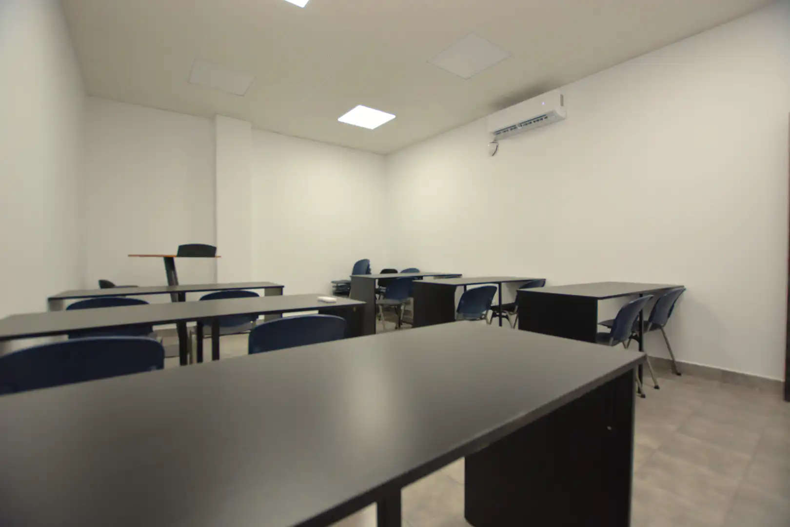 Commercial properties for sale in Alcalá de Guadaira  with Air Conditioner, Heating and Internet