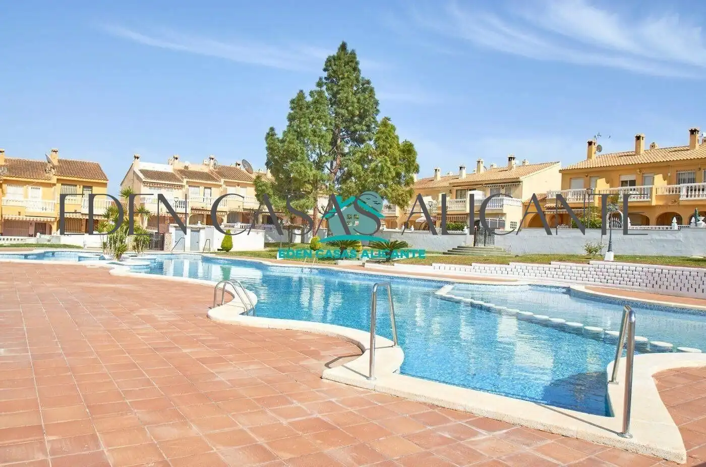 Vista exterior de Casa adosada en venta en El Campello con Aire acondicionado, Jardín privado y Terraza