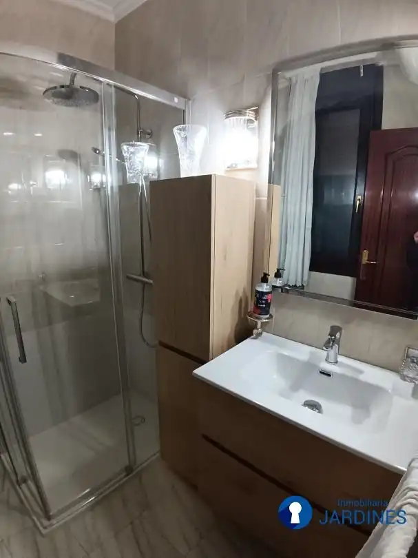 Bathroom of Flat for rent in Bilbao   with Heating