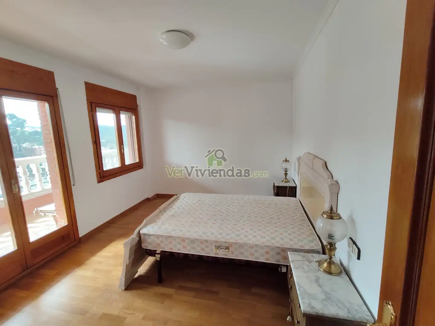 Dormitori de Casa o xalet en venda en Cerdanyola del Vallès amb Calefacció, Jardí privat i Parquet