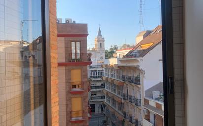 Vista exterior de Pis en venda en  Huelva Capital amb Aire condicionat, Terrassa i Balcó