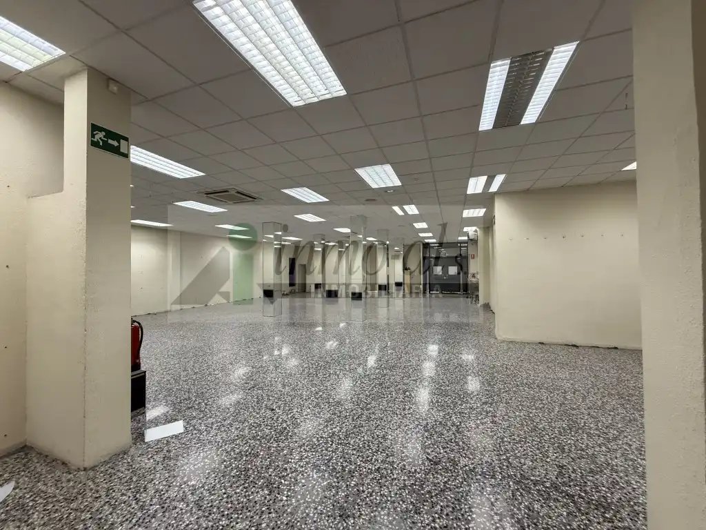 Local comercial de lloguer a Calle Benarabe 10, imagen 4