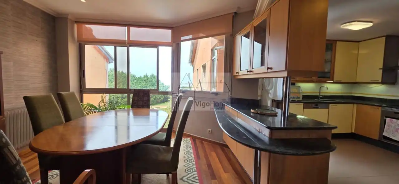 Dining room of Duplexes for rent in Vigo   with Heating, Parquet flooring and Terrace