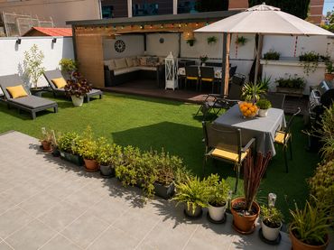 Piano terra con giardino in vendita a Nou Barris