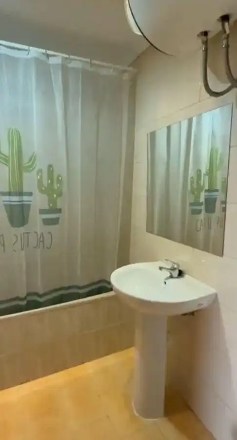 Badezimmer von Wohnung zum Verkauf in Torrevieja mit Klimaanlage, Terrasse und Möbliert
