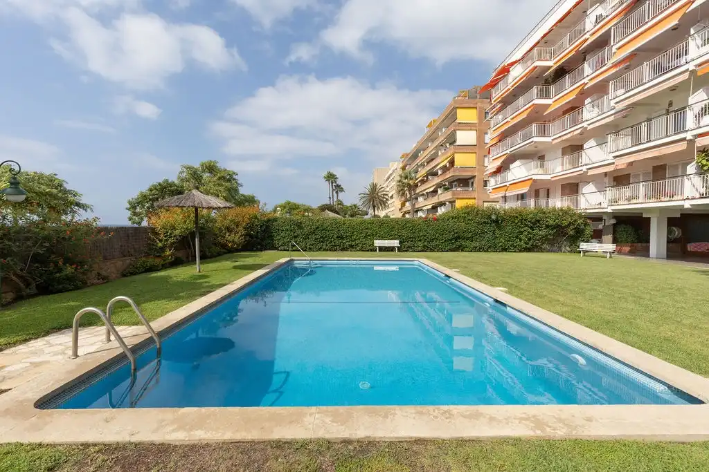 Piscina de Pis en venda en Sant Vicenç de Montalt amb Aire condicionat, Calefacció i Terrassa