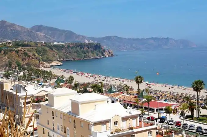 Vista exterior de Local de alquiler en Nerja con Aire acondicionado, Calefacción y Terraza