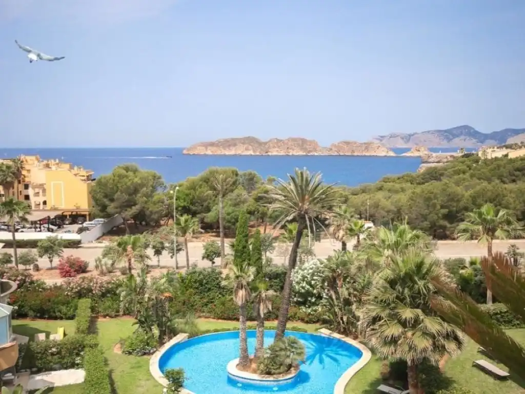 Penthouse with terrace for sale in Santa Ponça