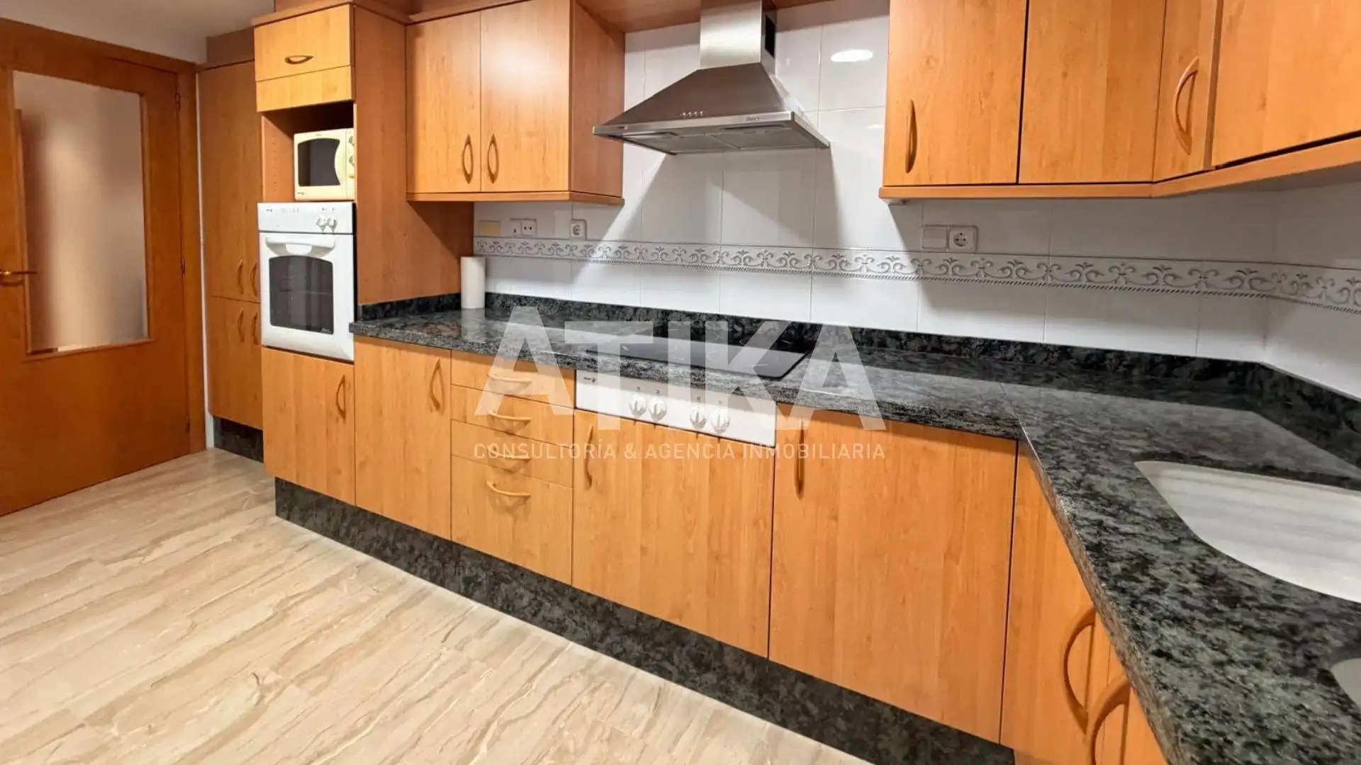 Kitchen of Flat for sale in Ontinyent  with Air Conditioner, Heating and Storage room