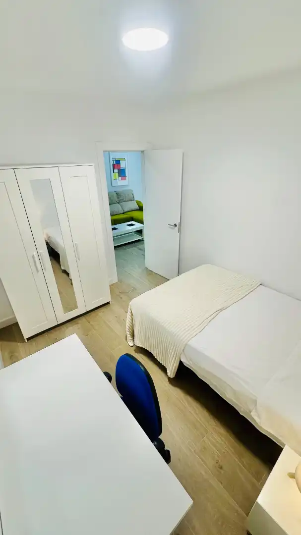 Dormitori de Pis de lloguer en Granada amb Calefacció, Terrassa i Moblat