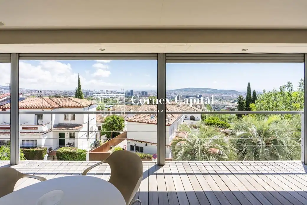 Terrassa de Casa o xalet en venda en Barcelona amb Aire condicionat, Calefacció i Jardí privat