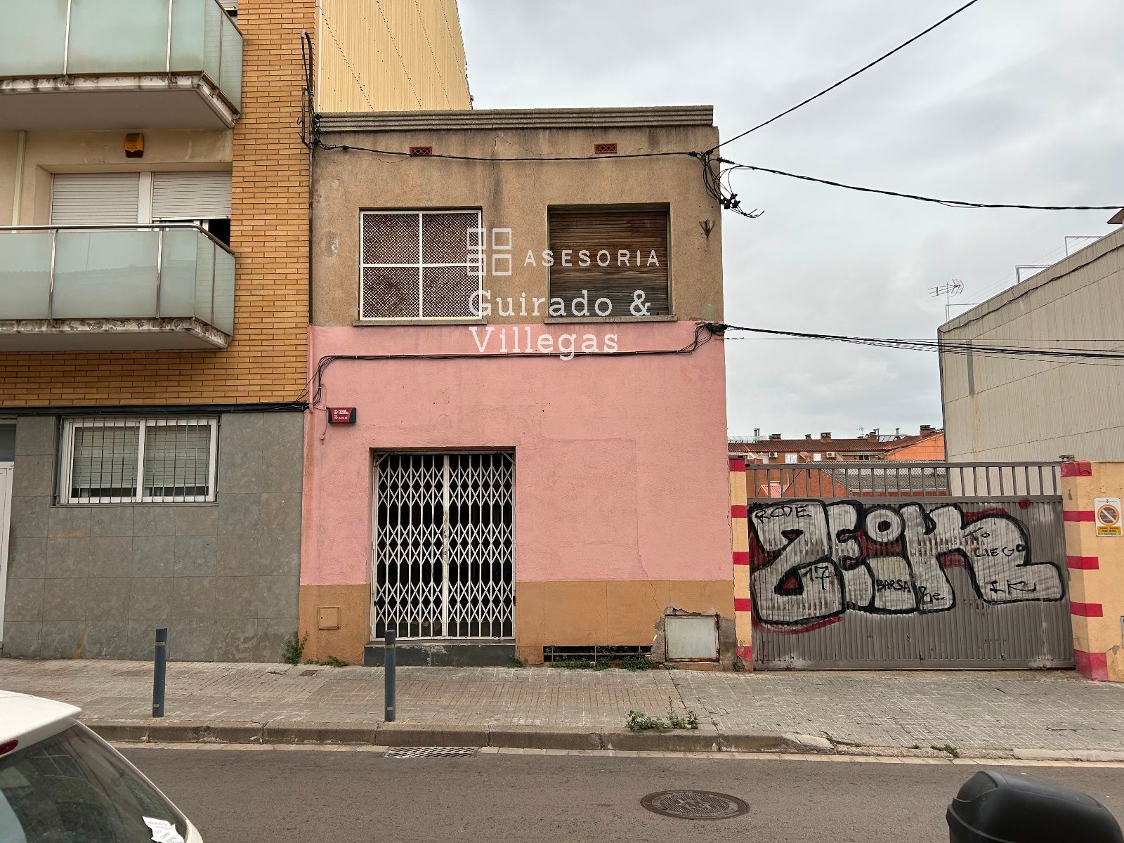 Vista exterior de Casa adosada en venda en Terrassa