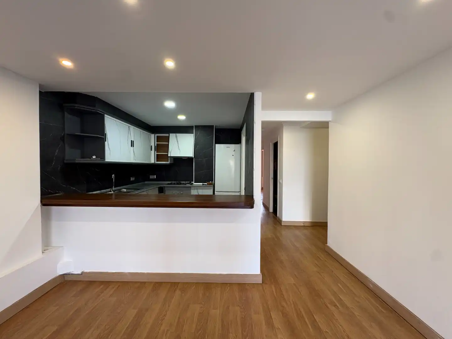 Cuina de Apartament en venda en Roses amb Aire condicionat, Terrassa i Balcó