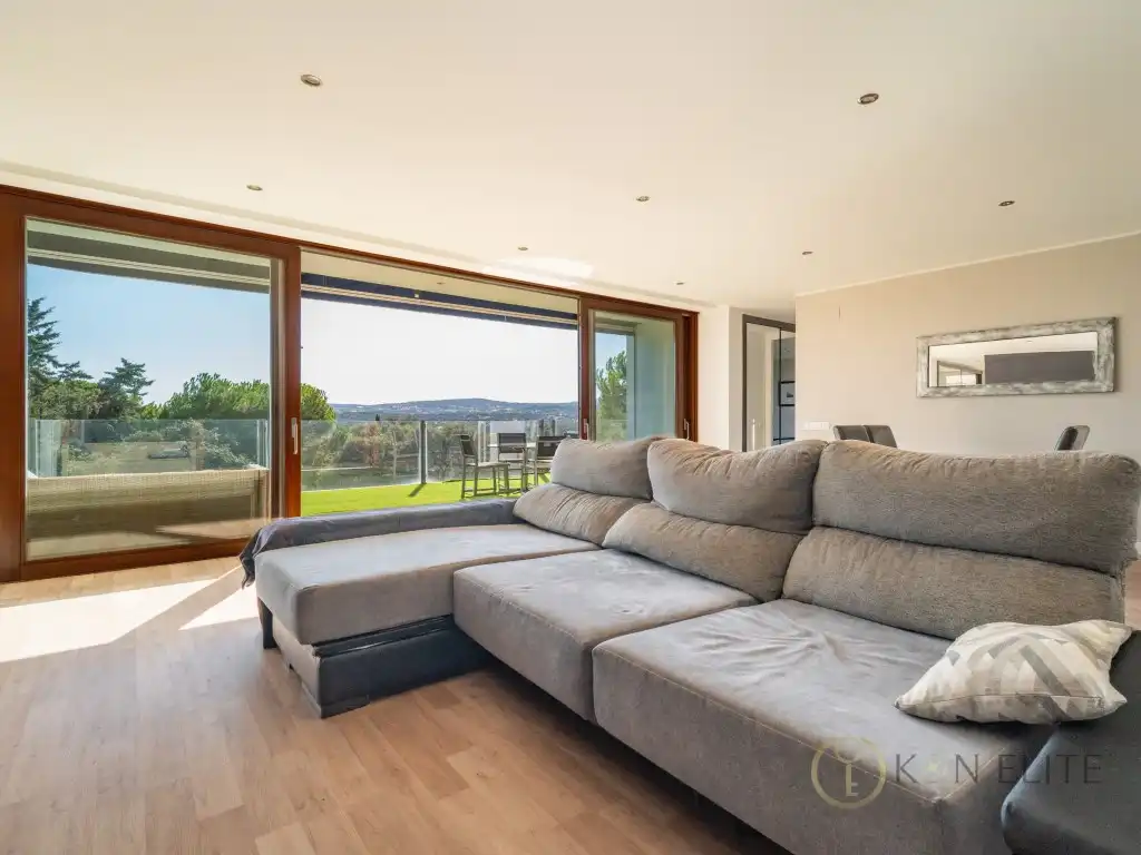 Detached house with pool for sale in Calle Castillo De Berlanga, imagen 5