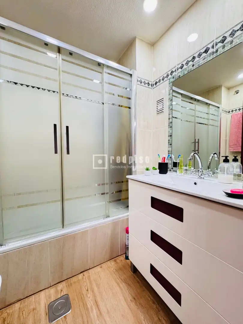 Baño de Piso en venta en Fuenlabrada con Aire acondicionado, Calefacción y Jardín privado