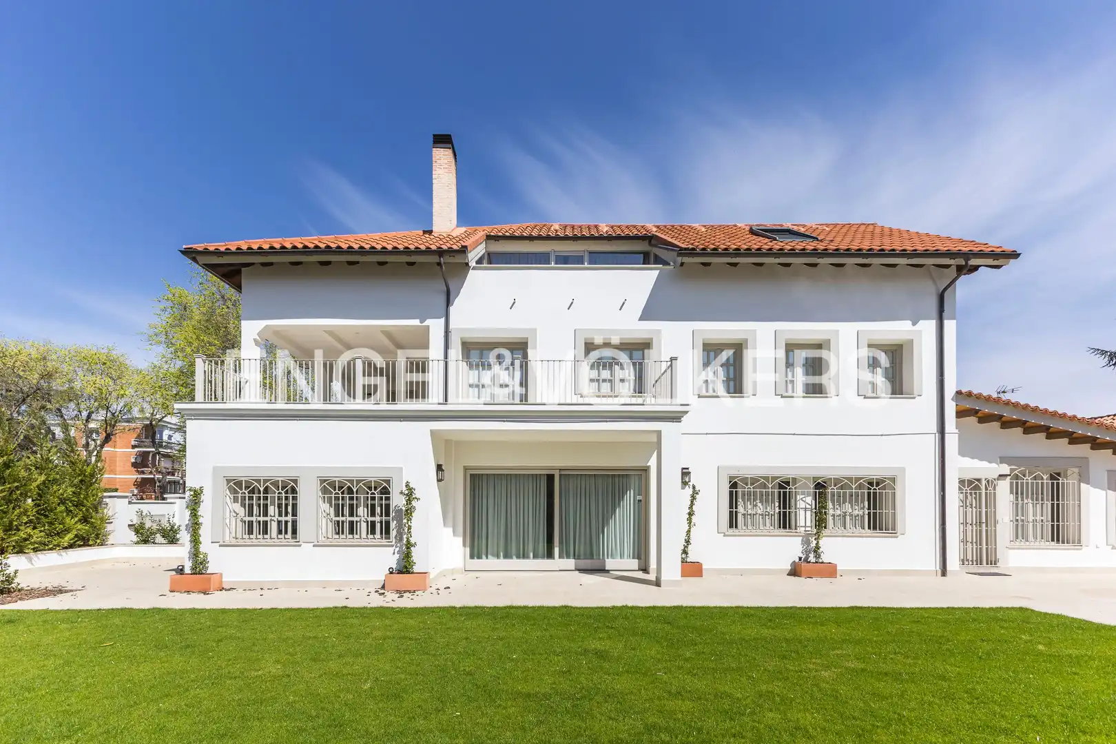 Vista exterior de Casa o xalet de lloguer en Madrid amb Aire condicionat, Calefacció i Jardí privat