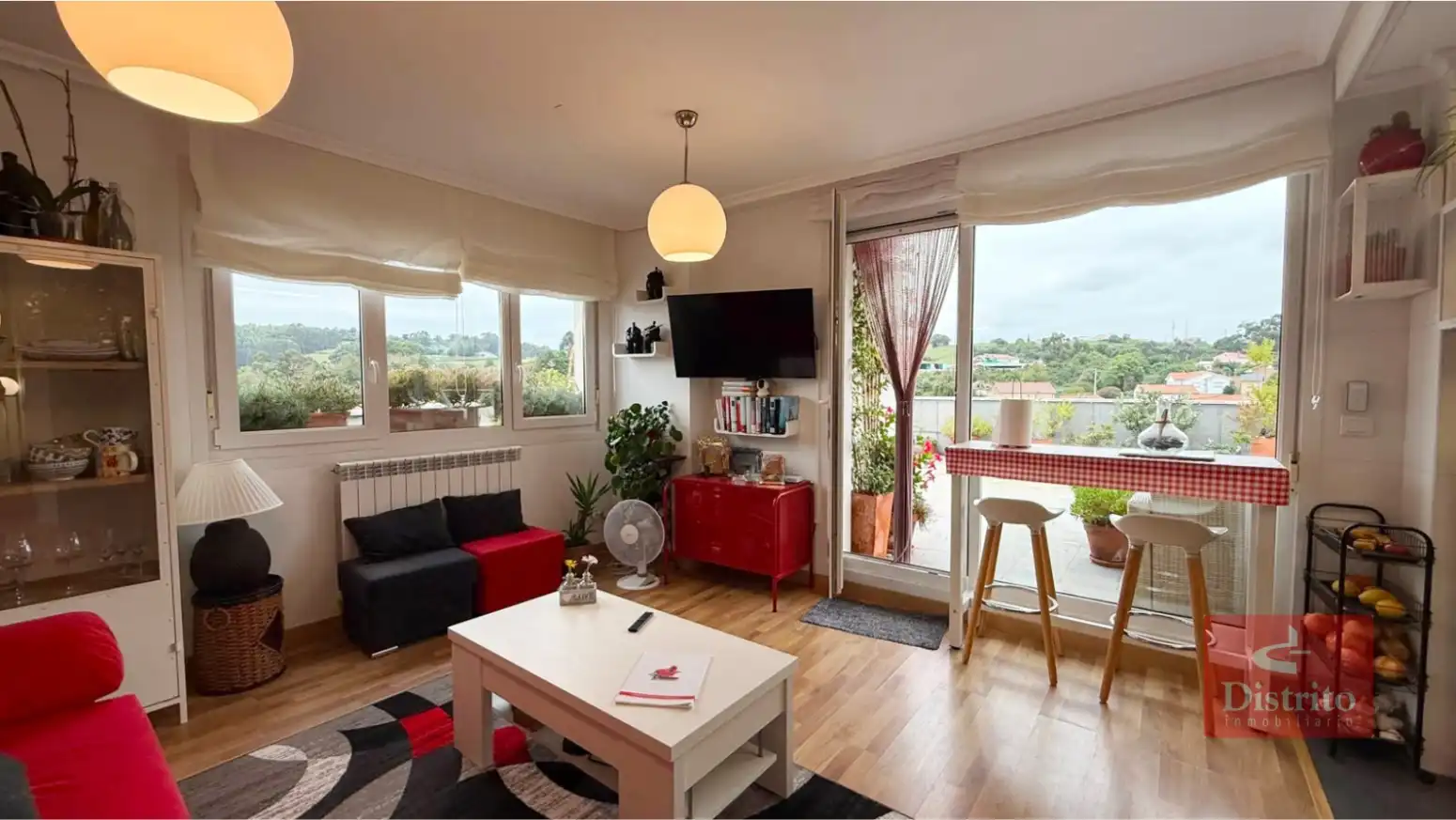 Wohnzimmer von Dachboden zum Verkauf in Miengo mit Heizung, Terrasse und Abstellraum