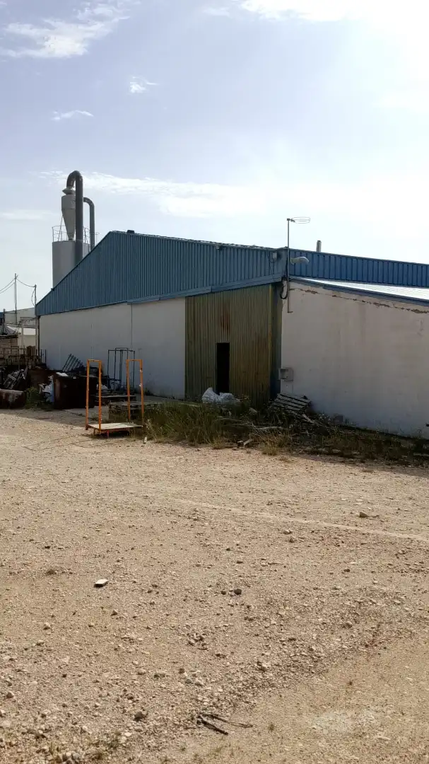 Außenansicht von Fabrikhallen zum Verkauf in Jumilla