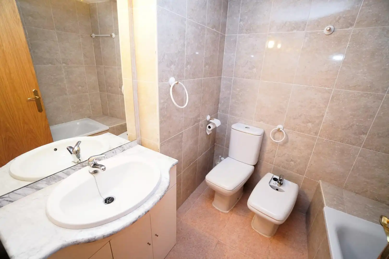 Baño de Piso en venta en Torredembarra con Aire acondicionado, Calefacción y Terraza