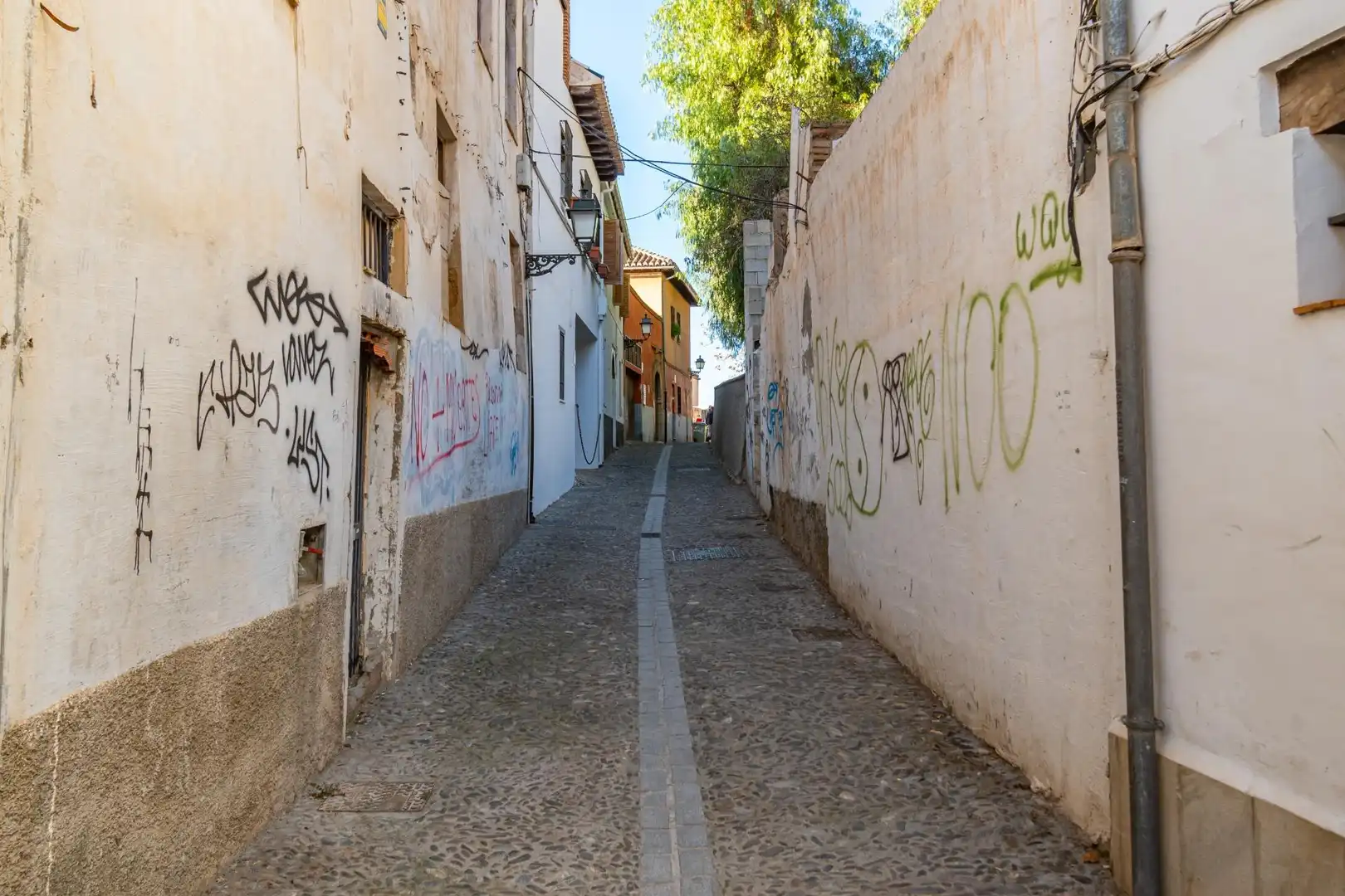 Vista exterior de Edificio en venta en Granada