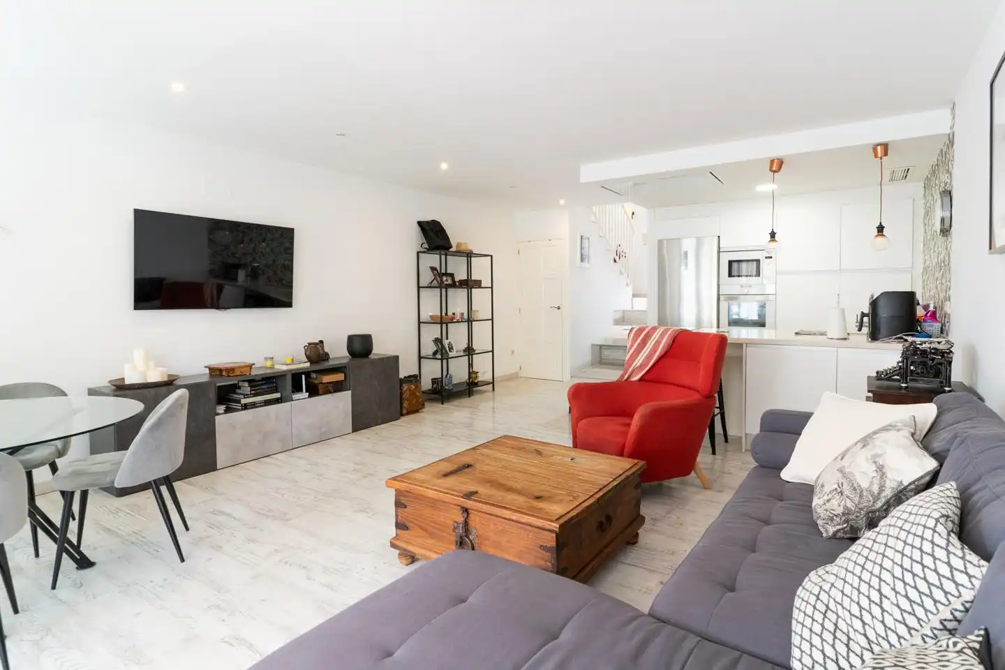 Living room of Detached homes for sale in Santa Pola  with Air Conditioner, Private garden and Parquet flooring
