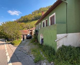 Vista exterior de Finca rústica en venda en Lena amb Calefacció, Jardí privat i Parquet