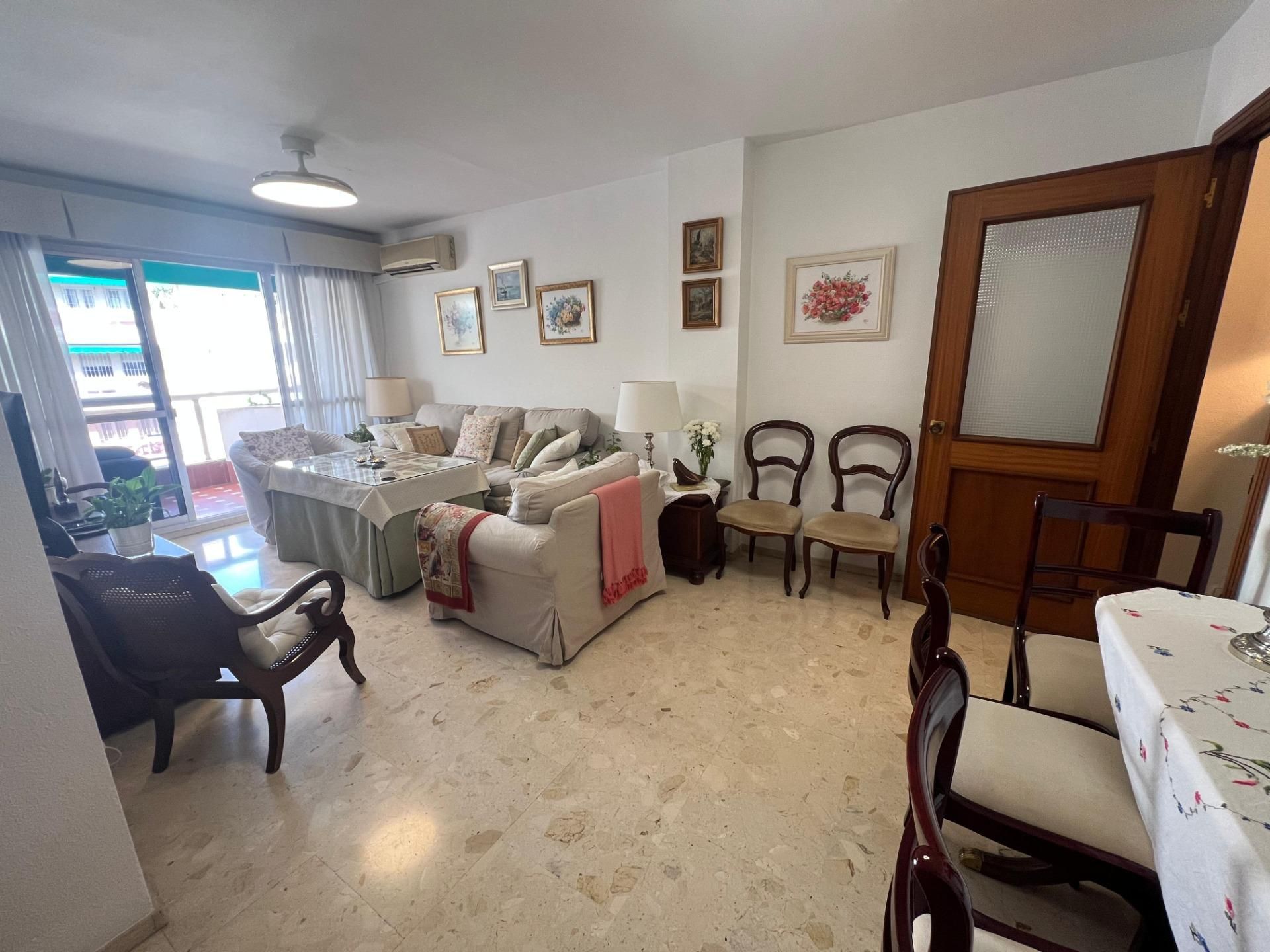 Sala d'estar de Pis de lloguer en  Sevilla Capital amb Aire condicionat