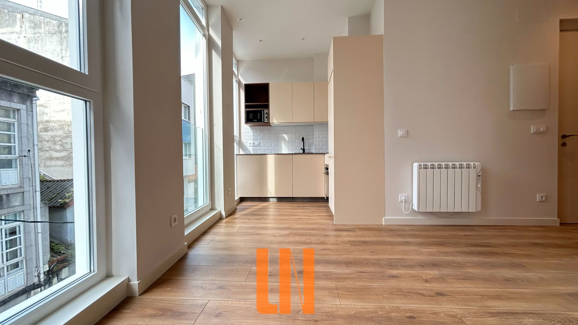 Cuina de Pis de lloguer en A Coruña Capital  amb Calefacció, Parquet i Forn