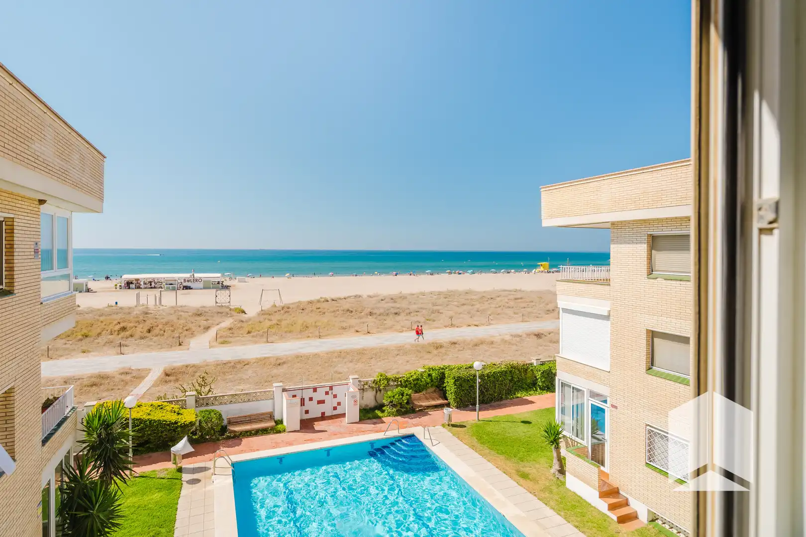 Vista exterior de Pis en venda en Castelldefels amb Terrassa i Piscina