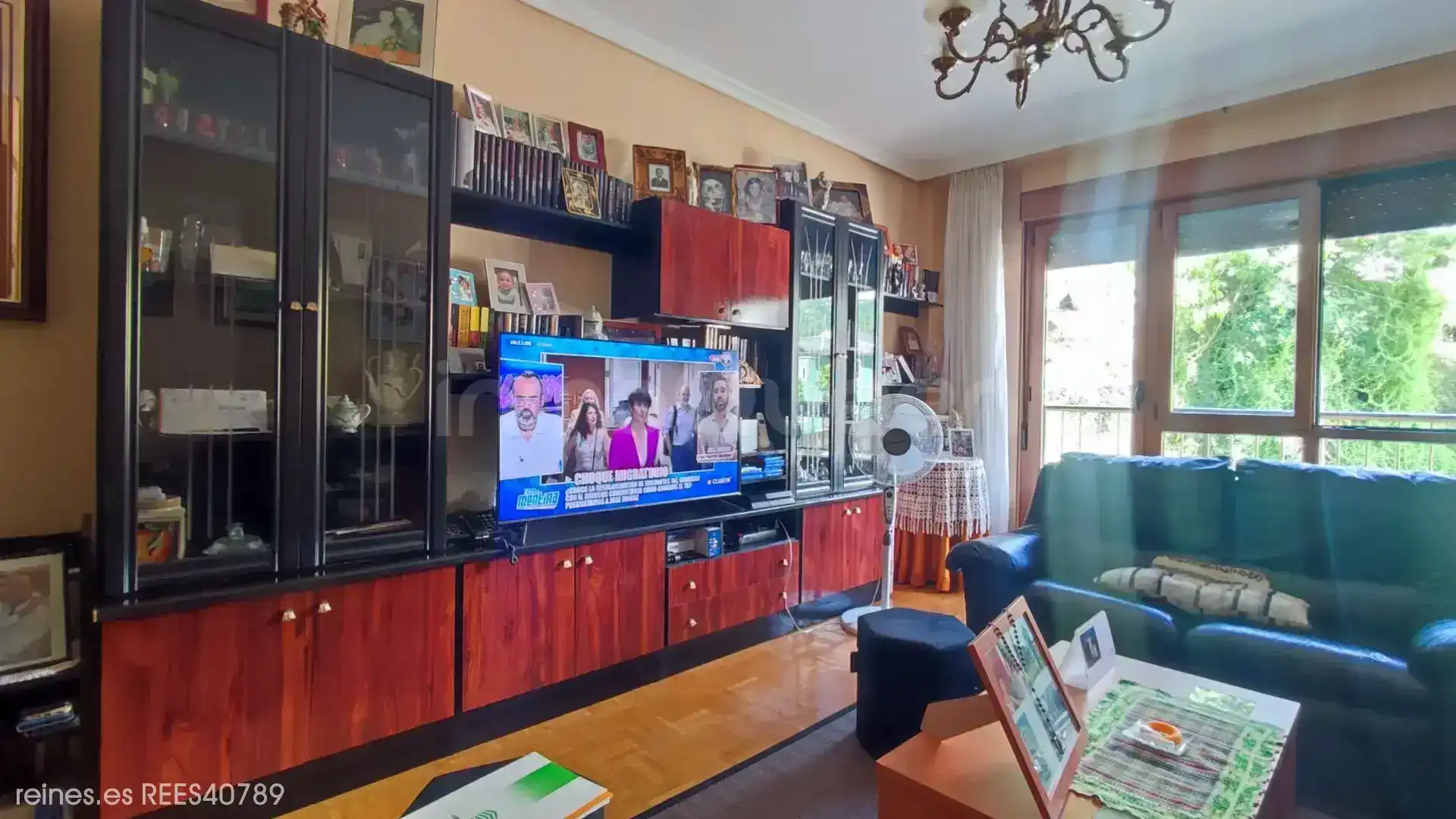Sala d'estar de Pis en venda en Mieres (Asturias) amb Calefacció, Terrassa i Moblat