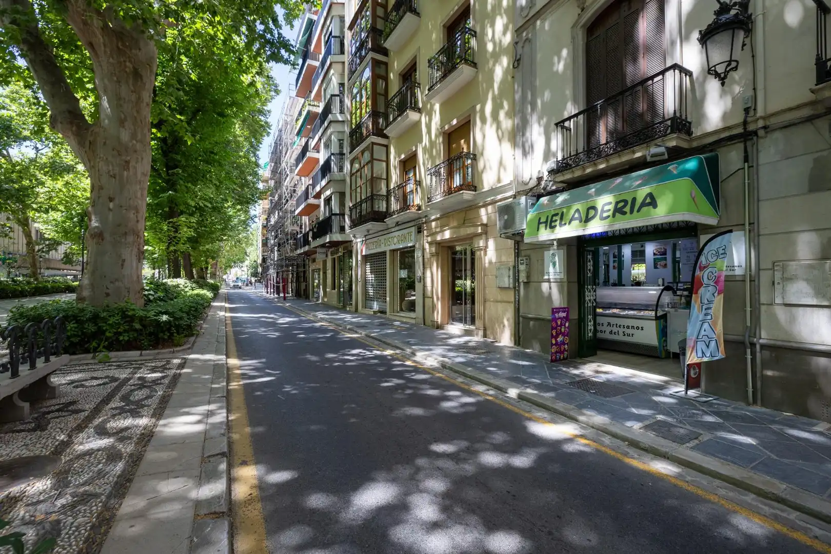 Business premises for transfer in Calle CARRERA DE LA VIRGEN 17