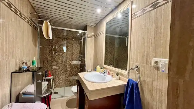 Bathroom of Flat for sale in Córdoba  with Air Conditioner, Heating and Terrace