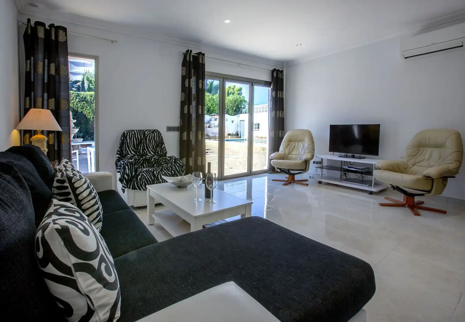 Casa o chalet en venta en La Caleta - La Calalga - Les Bassetes