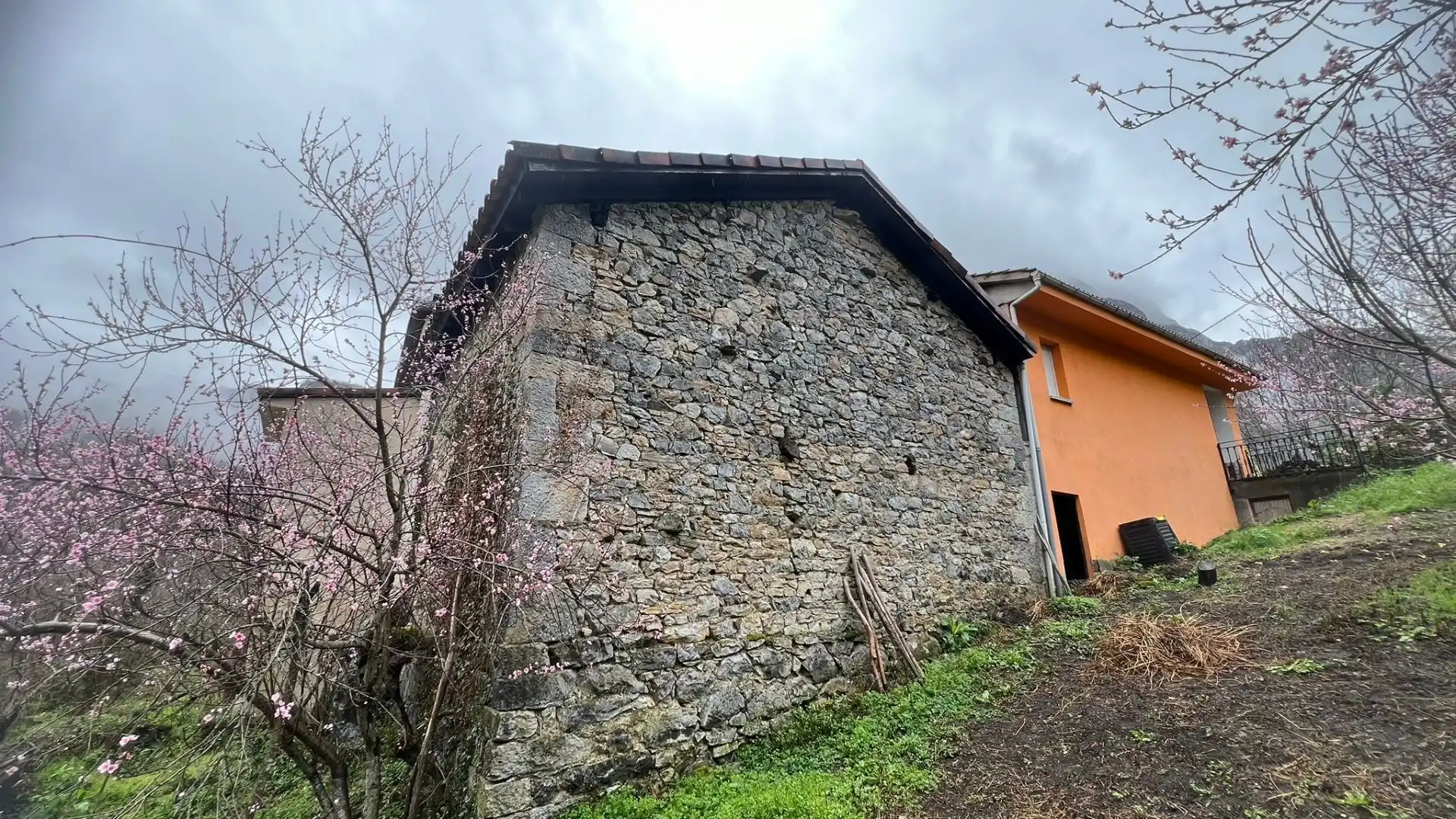 Vista exterior de Casa o xalet en venda en Oseja de Sajambre amb Calefacció
