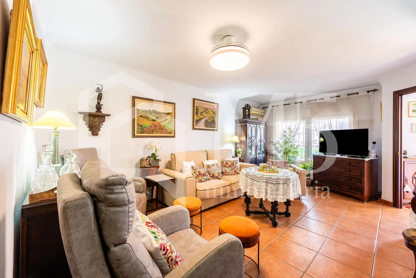 Sala d'estar de Casa adosada en venda en Vélez-Málaga amb Aire condicionat, Calefacció i Jardí privat