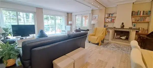 Casa con piscina en venta en Fotógrafo Francisco Cano, imagen 5