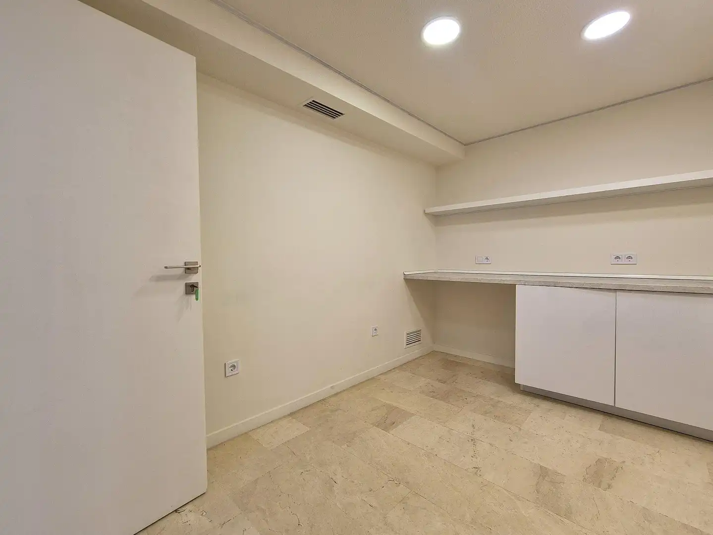Local comercial en traspaso en Calle del Pintor Cabrera, imagen 13