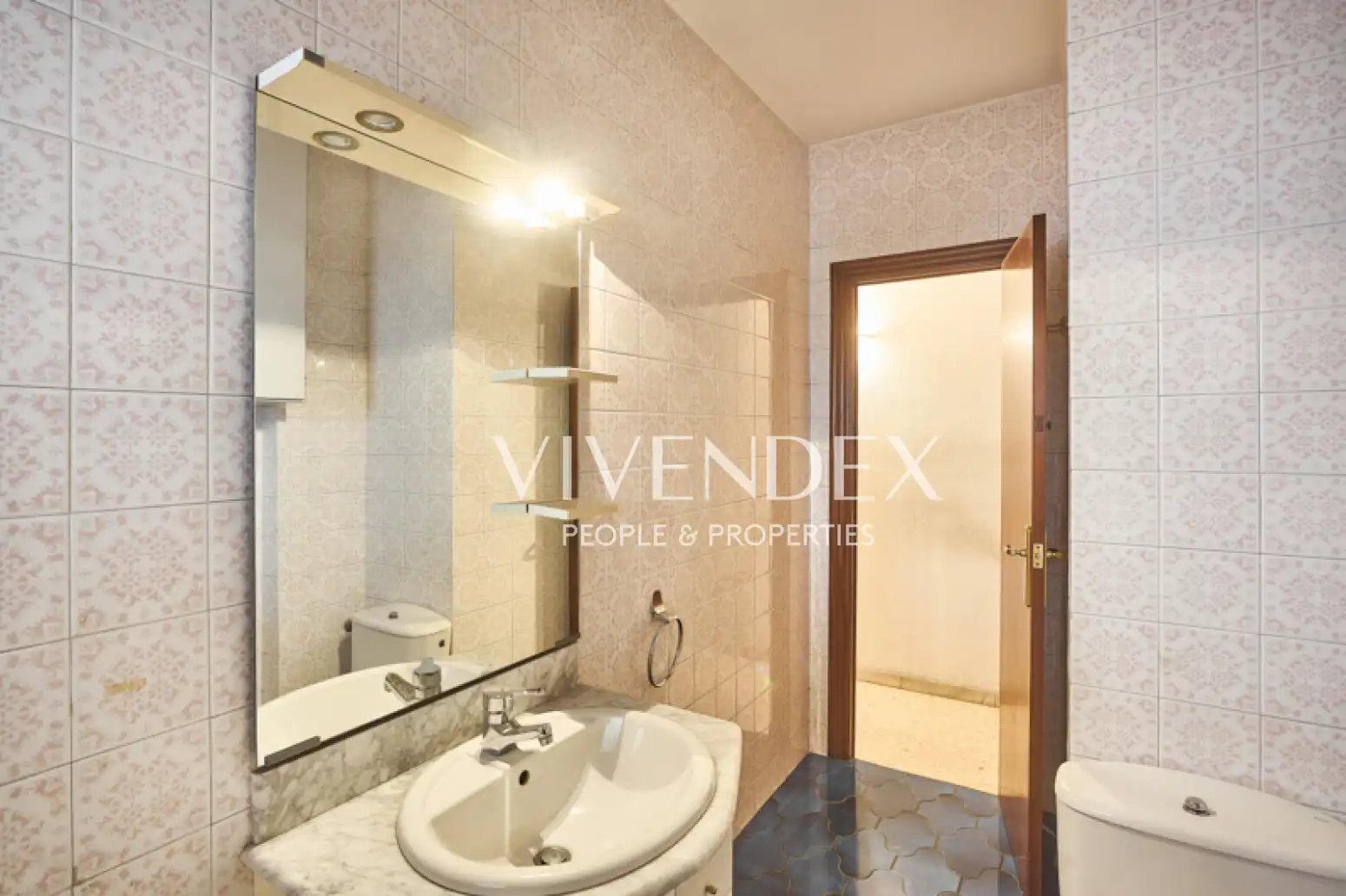 Baño de Ático en venta en L'Hospitalet de Llobregat con Aire acondicionado, Calefacción y Terraza