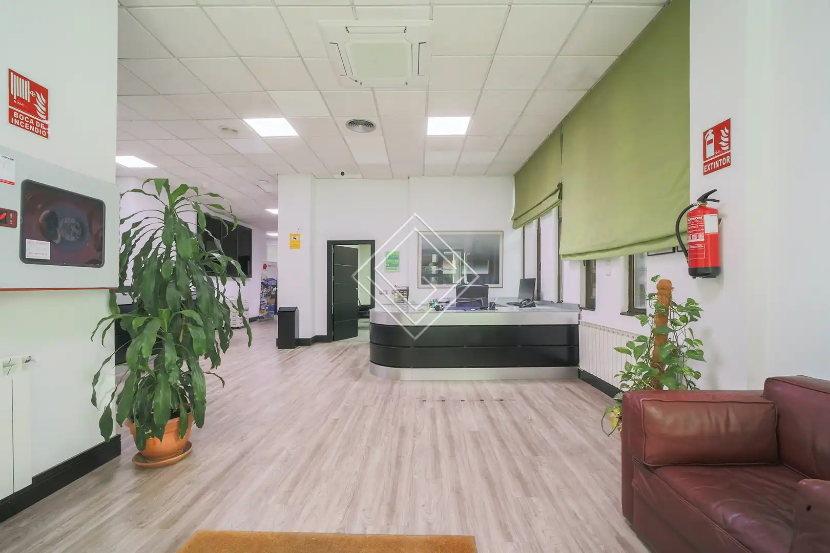 Commercial properties for sale in Madrid  with Air Conditioner and Heating