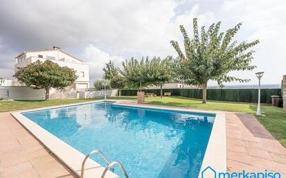 Swimming pool of Single-family semi-detached for sale in Viladecans  with Terrace and Balcony