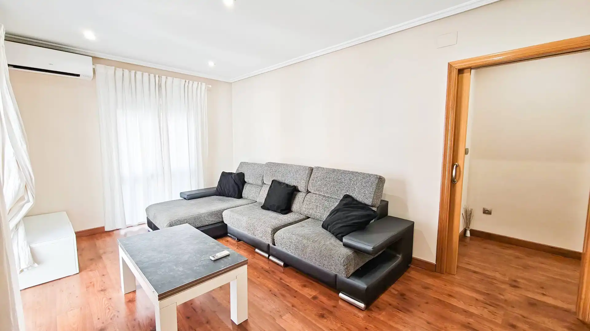 Sala de estar de Piso de alquiler en Elche / Elx con Aire acondicionado, Trastero y Amueblado