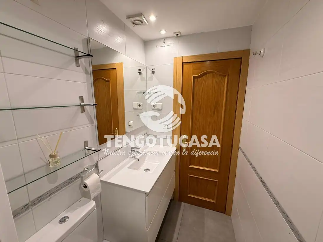 Bathroom of Flat for sale in Madrid  with Air Conditioner, Heating and Furnished