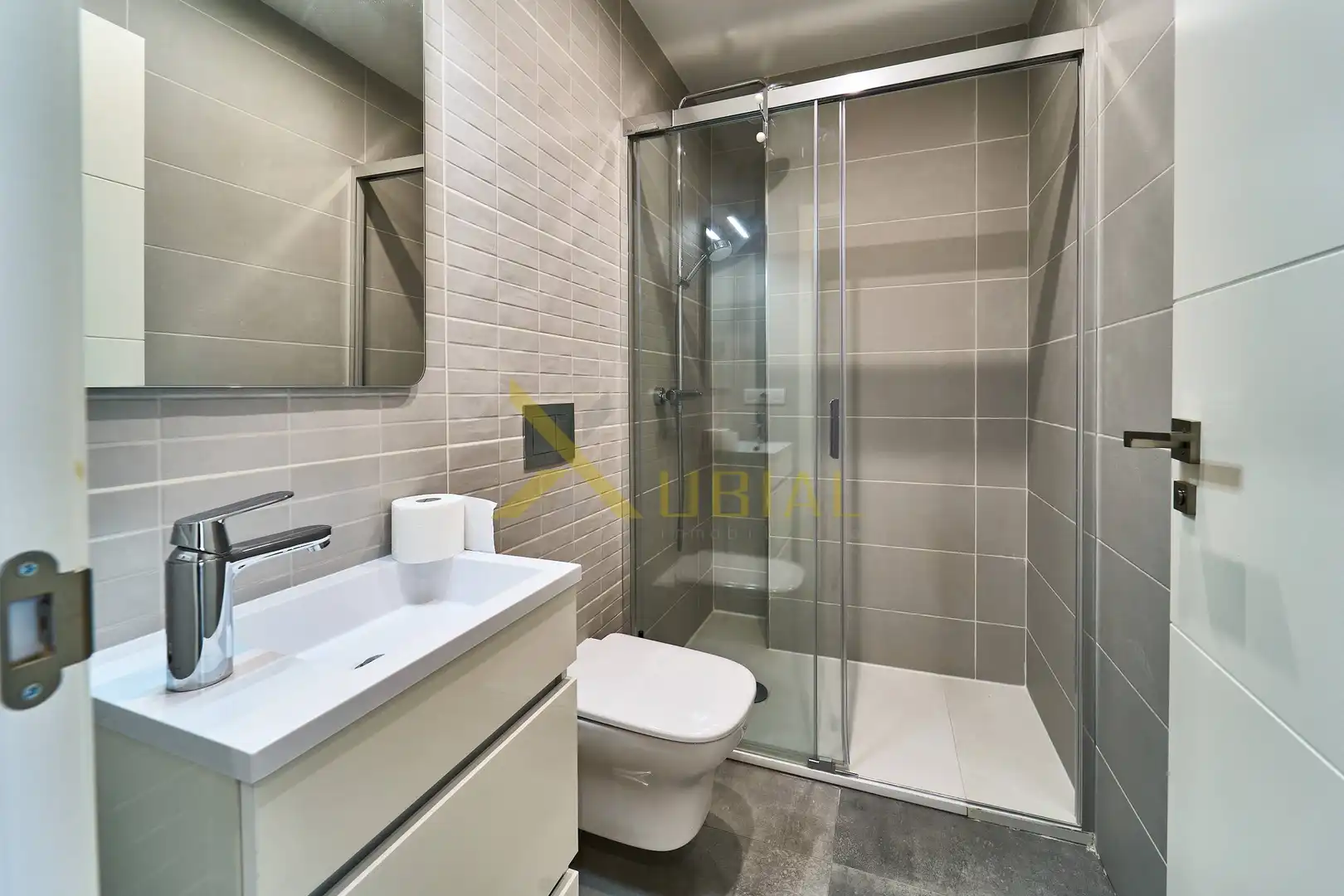 Bathroom of Flat for sale in A Coruña Capital   with Storage room, Furnished and Balcony