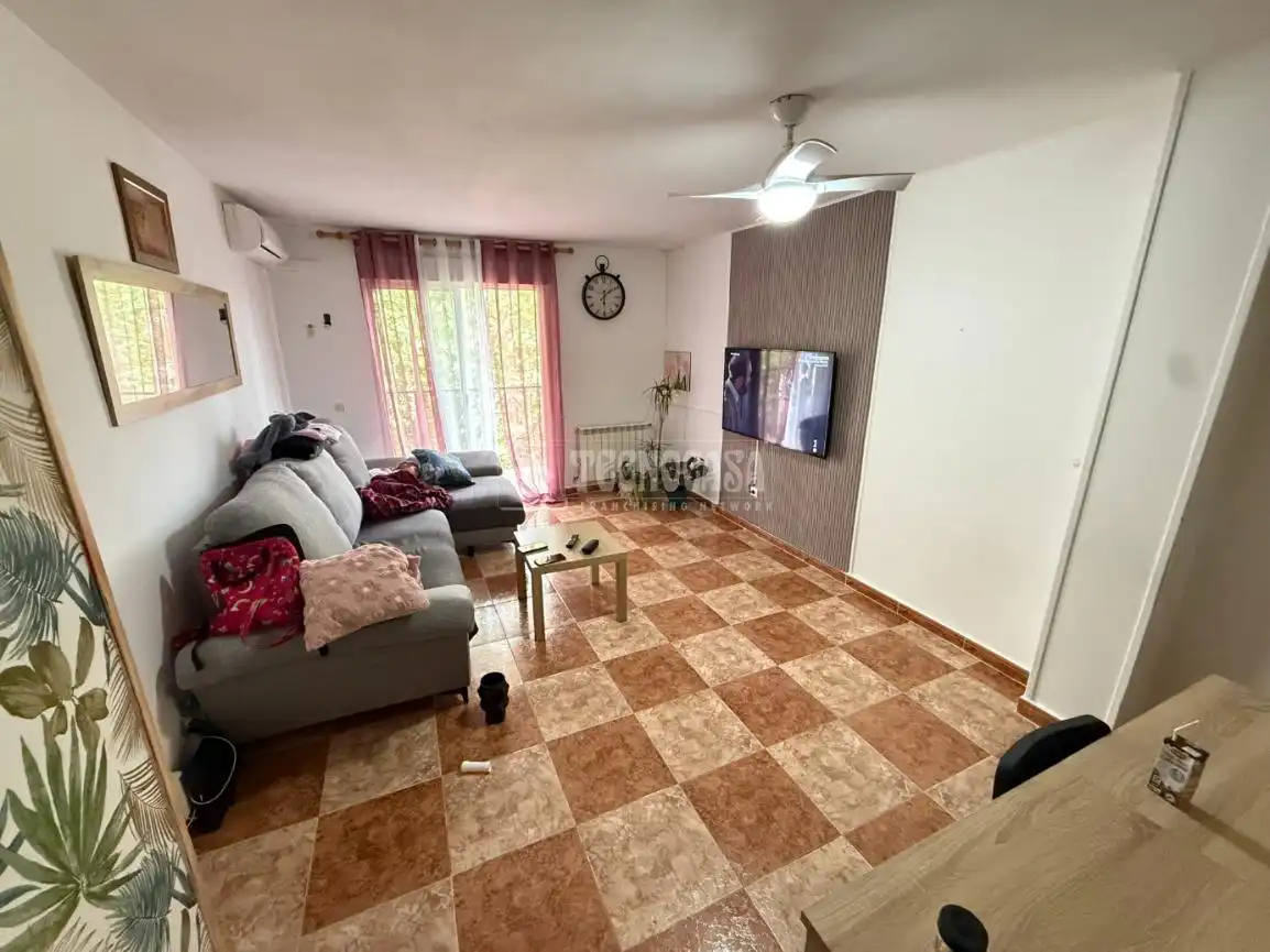 Living room of Flat for sale in Guadalajara  with Air Conditioner, Heating and Balcony