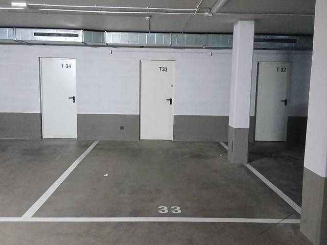 Garaje en Alquiler en Carrer de Josep Gaspà, 15 en Centre - Can Nadal